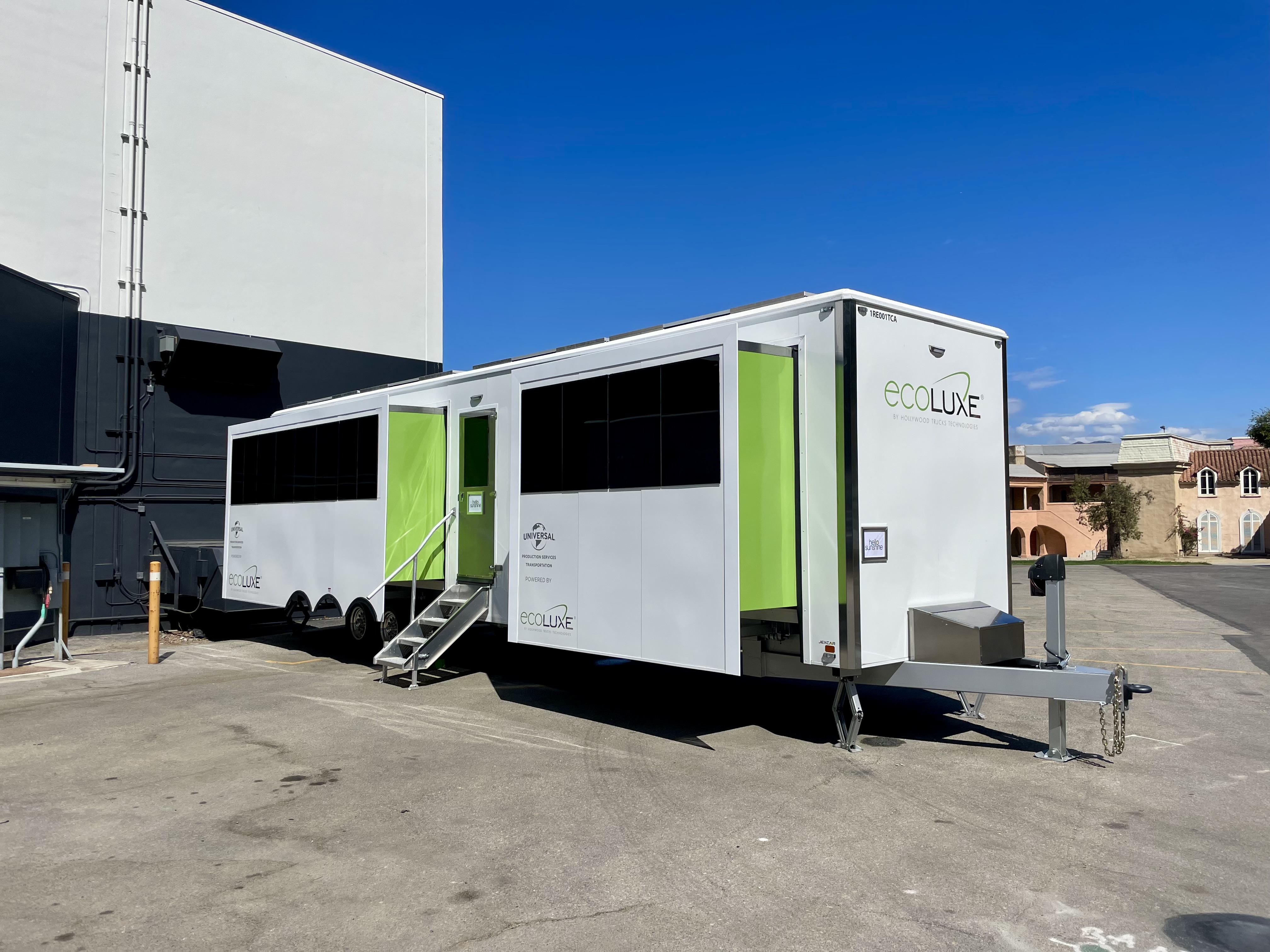 Hollywood Trucks 1 Room Talent – solar-powered talent trailer