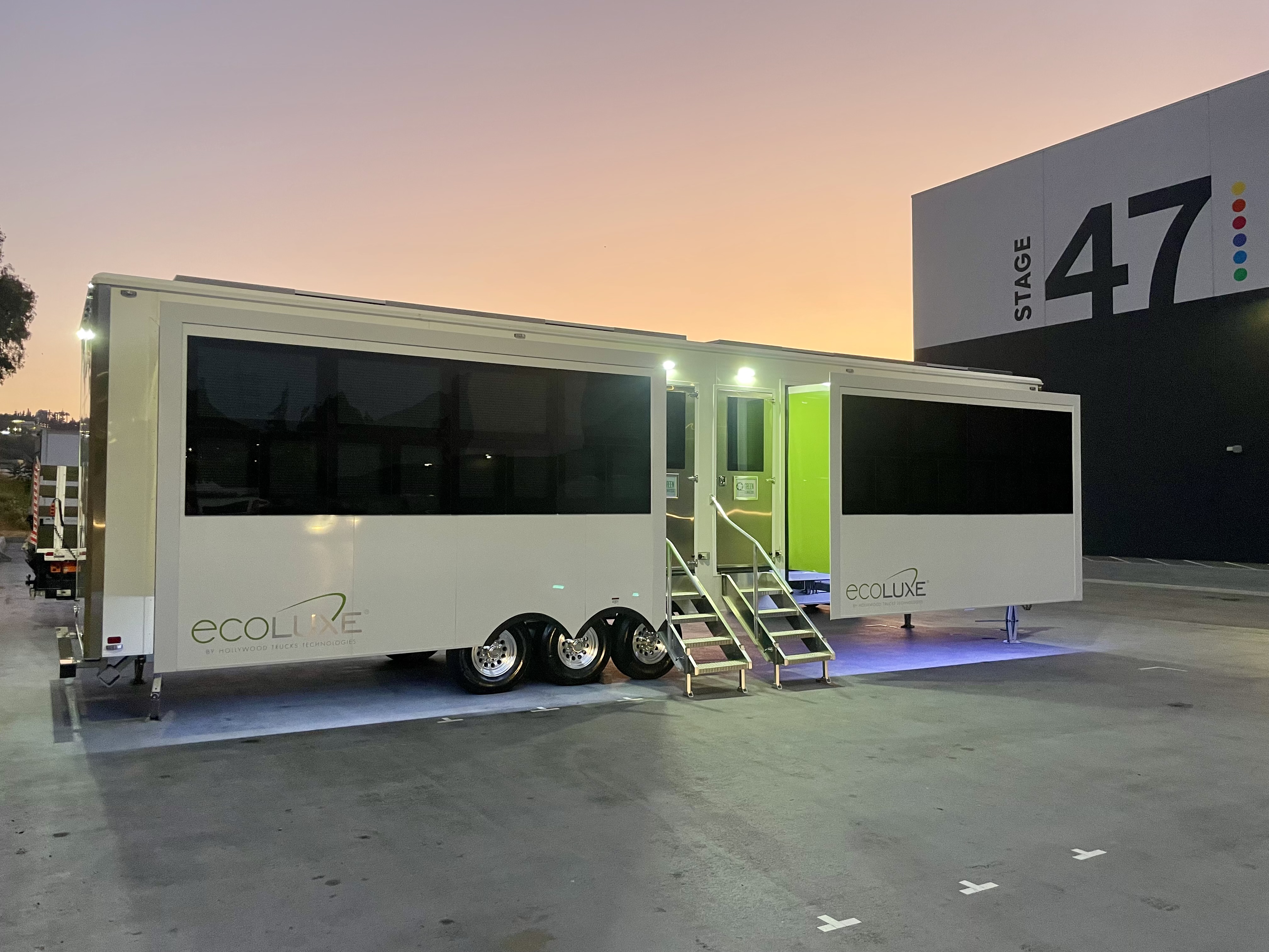 Hollywood Trucks 2 Room Talent – solar-powered talent trailer